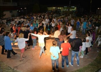 Ποντιακό γλέντι στην Παραλίμνη (φωτ. αρχείου: facebook.com/syllogosparalimnis)