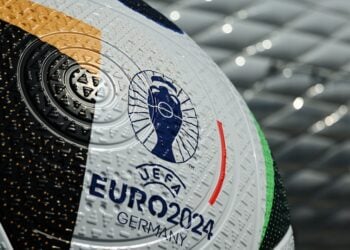 Η μπάλα του EURO 2024 (φωτ.: EPA / Anna Szilagyi)