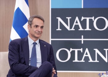 Ο Κυριάκος Μητσοτάκης στην 75η Σύνοδο του ΝΑΤΟ στην Ουάσιγκτον, κατά τη διάρκεια συνάντησης με τον Ρετζέπ Ταγίπ Ερντογάν στο περιθώριό της (φωτ.: Γραφείο Τύπου Πρωθυπουργού / Δημήτρης Παπαμήτσος)