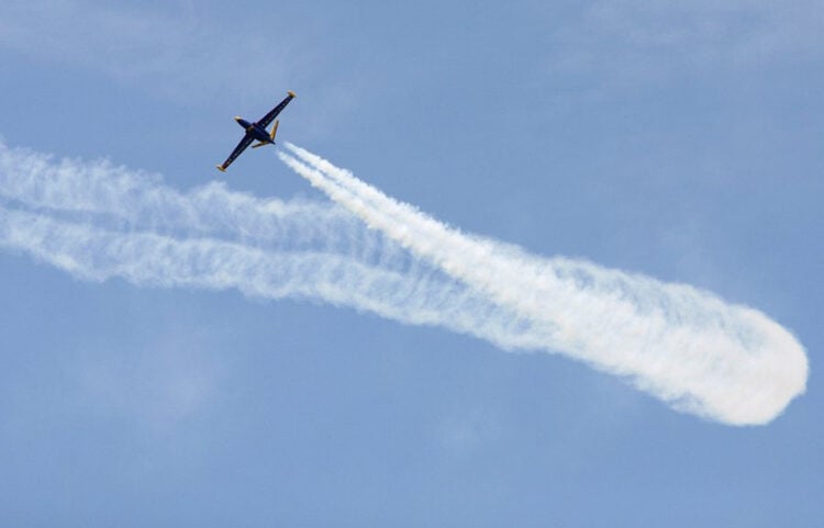 Αεροσκάφος Fouga-Magister κατά τη διάρκεια επιδείξεων (φωτ. αρχείου:  EPA / Lucas Dolega)