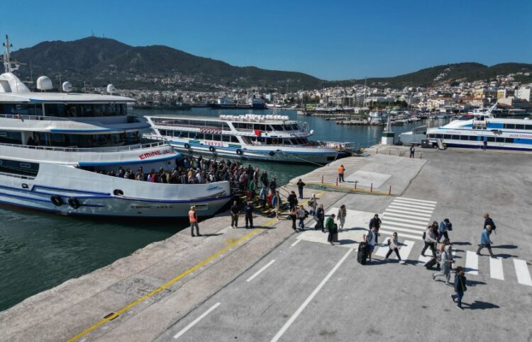 Άφιξη Τούρκων τουριστών στη Λέσβο (φωτ.: EUROKINISSI/Παναγιώτης Μπαλάσκας)