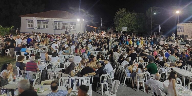 Στιγμιότυπο από γλέντι του Συλλόγου Ποντίων Δάφνης (φωτ.: facebook.com/SilogosPontionDafnis)