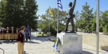 Κατάθεση στεφάνων στη μνήμη των θυμάτων της Γενοκτονίας των Ελλήνων της Μικράς Ασίας στο μνημείο της Νέας Φιλαδέλφειας του δήμου Ωραιοκάστρου Θεσσαλονίκης (φωτ. αρχείου: Δήμος Ωραιοκάστρου)