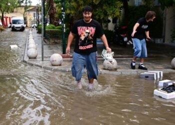 Σε ποτάμια μετατράπηκαν πολλοί δρόμοι στην Αθήνα (φωτ.: EUROKINISSI/Γιώργος Κονταρίνης)