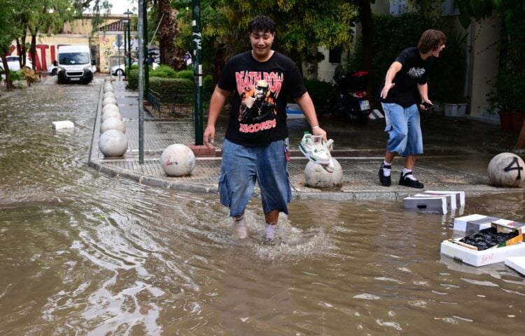 Σε ποτάμια μετατράπηκαν πολλοί δρόμοι στην Αθήνα (φωτ.: EUROKINISSI/Γιώργος Κονταρίνης)