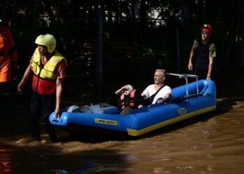 Σωστικά συνεργεία απομακρύνουν πολίτες από πλημμυρισμένες περιοχές πέρυσι τον Σεπτέμβριο στη Θεσσαλία (φωτ.: EUROKINISSI/Μιχάλης Καραγιάννης)