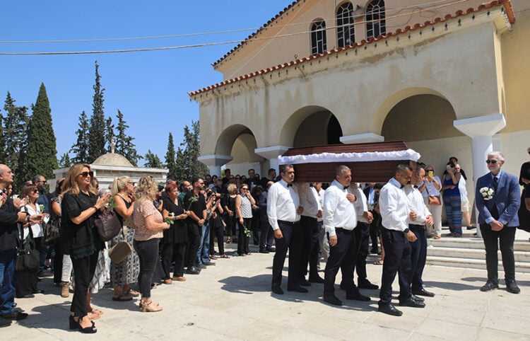 Κηδεία του Δάνη Κατρανίδη στο κοιμητήριο Ζωγράφου 
(φωτ.: EUROKINISSI / Γιάννης Παναγόπουλος)