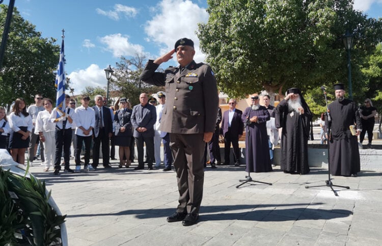 Στο Μνημείο Ηρώων που βρίσκεται στη Νέα Κίο Αργολίδας (φωτ.: ΑΠΕ-ΜΠΕ / Ευάγγελος Μπουγιώτης)