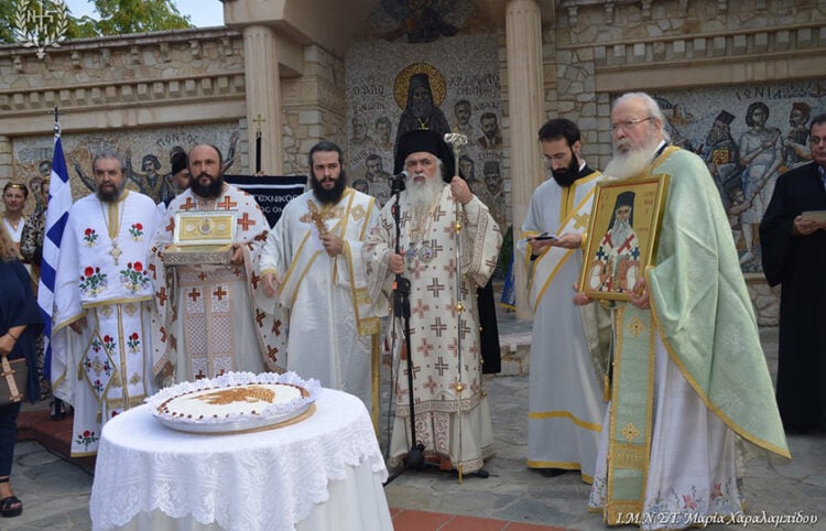 Ο μητροπολίτης Βαρνάβας στο ετήσιο μνημόσυνο «των εν Μικρά Ασία αδίκως τελειωθέντων και σφαγιασθέντων» (φωτ.: Μητρόπολη Νεαπόλεως και Σταυρουπόλεως / Μαρία Χαραλαμπίδου)