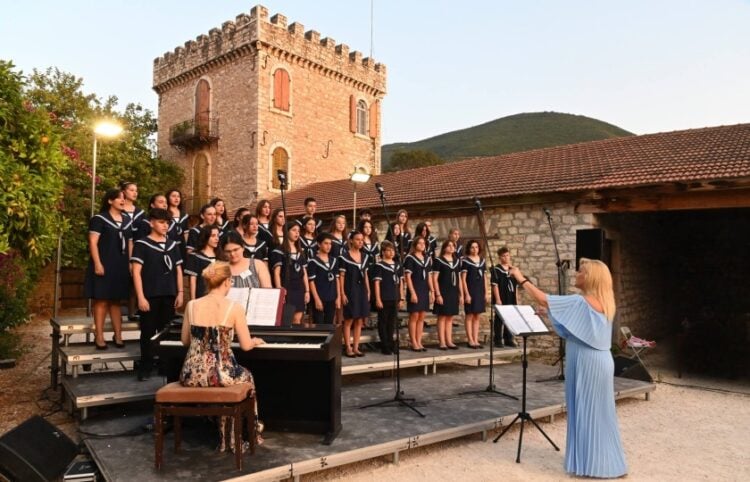 Τμήμα της Πολυφωνικής Χορωδίας Πάτρας σε παλιότερη εκδήλωση (φωτ.: facebook/Πολυφωνική Χορωδία Πάτρας)