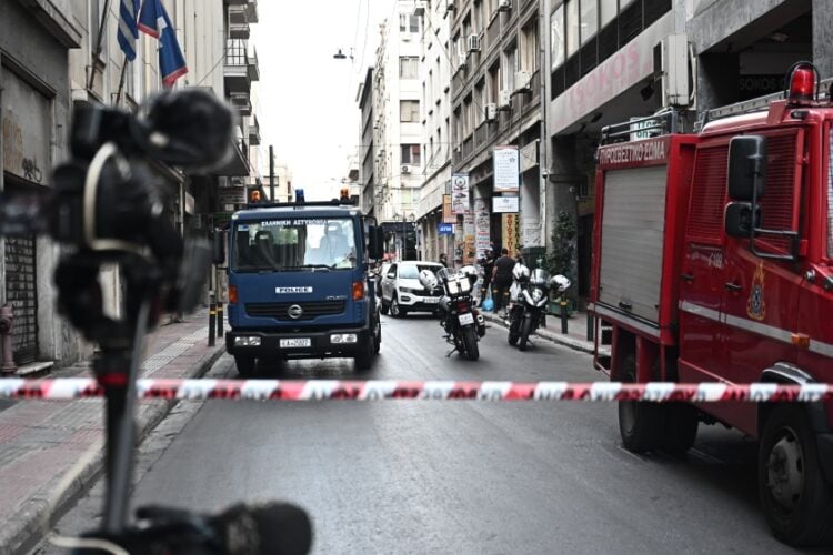 Όπλο και εκρηκτικά μετά από τυχαίο έλεγχο σε αυτοκίνητο στο κέντρο της Αθήνας στην οδό Σωκράτους. Παρασκευή 11 Οκτωβρίου 2024. (Φωτ.: EUROKINISSI / ΚΩΣΤΑΣ ΤΖΟΥΜΑΣ )