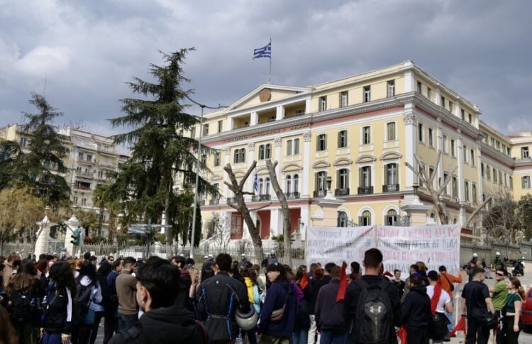 Στιγμιότυπο από παλιότερη διαμαρτυρία στο ΥΜΑΘ (φωτ.: EUROKINISSI/Κωνσταντίνος Τσακιτζής)