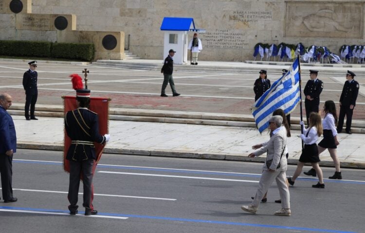 Μαθητική παρέλαση στο Σύνταγμα (φωτ.: EUROKINISSI/Γιώργος Κονταρίνης)