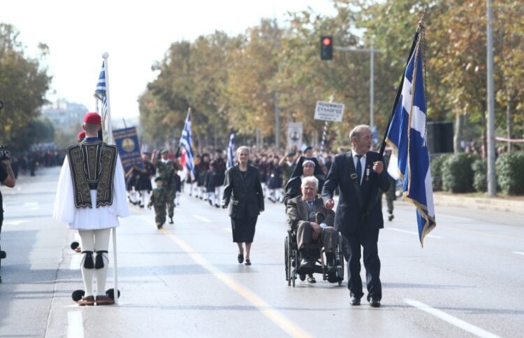 Στιγμιότυπο από την περσινή παρέλαση της 28ης Οκτωβρίου στη Θεσσαλονίκη (φωτ.: ΜΟΤΙΟΝΤΕΑΜ/Βασίλης Βερβερίδης)