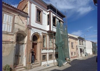 Η αποκατάσταση της πρόσοψης έχει ήδη προχωρήσει (φωτ.: ΑΠΕ-ΜΠΕ)