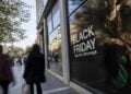 Διαφήμιση για την Black Friday  σε εμπορικό κατάστημα της Θεσσαλονίκης (φωτ.: MotionTeam/Βασίλης Βερβερίδης)