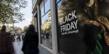 Διαφήμιση για την Black Friday  σε εμπορικό κατάστημα της Θεσσαλονίκης (φωτ.: MotionTeam/Βασίλης Βερβερίδης)