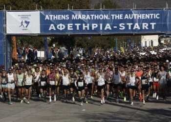 Αθλητές ξεκινούν από την αφετηρία του 41ου Αυθεντικού Μαραθωνίου της Αθήνας, στον Τύμβο του Μαραθώνα, Κυριακή 10 Νοεμβρίου 2024. ( Φωτ.: ΑΠΕ-ΜΠΕ/Γιάννης Κολεσίδης)