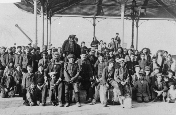 Πόντιοι πρόσφυγες στην Κέρκυρα 20/01/1923 (φωτ.: Αρχείο Κέντρου Μικρασιατικών Σπουδών/refugees-to-ionio1922.eu)