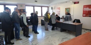 Στιγμιότυπο από την ψηφοφορία για την ανάδειξη νέου προέδρου του ΣΥΡΙΖΑ - Προοδευτική Συμμαχία, Κυριακή 24 Νοεμβρίου 2024. (Φωτ.: Eurokinissi/Γιάννης Παναγόπουλος)