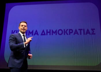 Ο Στέφανος Κασσελάκης παρουσιάζει την ιδρυτική διακήρυξη του νέου κόμματος (φωτ.: EUROKINISSI / Γιώργος Κονταρίνης)