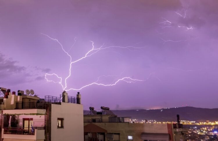 Καταιγίδα με κεραυνούς στη Θεσσαλονίκη (φωτ.: ΜΟΤΙΟΝΤΕΑΜ/Βασίλης Βερβερίδης)