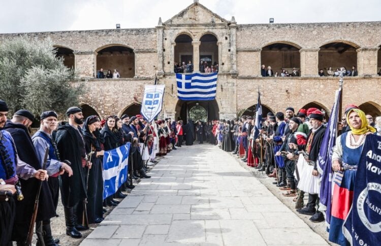 Πλήθος κόσμου συγκεντρώθηκε στη Μονή Αρκαδίου για τις εορταστικές εκδηλώσεις (φωτ.: Γραφείο Τύπου Προεδρίας της Δημοκρατίας/Θοδωρής Μανωλόπουλος)