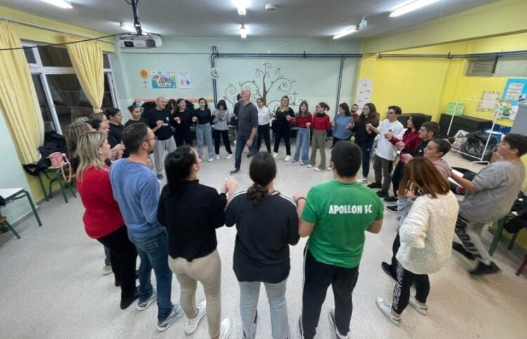 Στιγμιότυπο από τα μαθήματα (φωτ.: Σύλλογος Ποντίων Κάτω Σχολαρίου «Ανέβζηγος Αρωθυμία»)