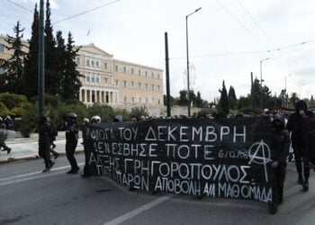 Μαθητική-φοιτητική πορεία στην Αθήνα, για την επέτειο των 16 χρόνων από την δολοφονία του Αλέξη Γρηγορόπουλου (φωτ.: Σωτήρης Δημητρόπουλος/EUROKINISSI)