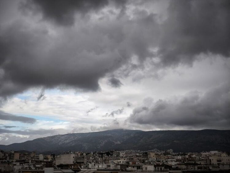 Σύννεφα πάνω από την Αθήνα (φωτ.: Γιώργος Κονταρίνης/EUROKINISSI)