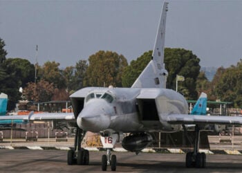 Βομβαρδιστικό Tu-22M3 στη ρωσική βάση Χμεϊμίν στο αεροδρόμιο της Λαττάκειας (φωτ.: EPA / Υπουργείο Άμυνας Ρωσίας)