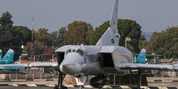 Βομβαρδιστικό Tu-22M3 στη ρωσική βάση Χμεϊμίν στο αεροδρόμιο της Λαττάκειας (φωτ.: EPA / Υπουργείο Άμυνας Ρωσίας)