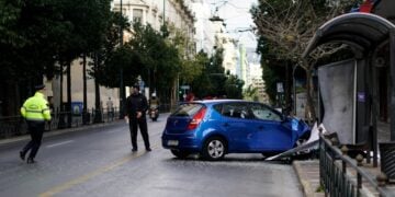 Αυτοκίνητο έπεσε πάνω σε στάση στην οδό Σταδίου, στο κέντρο της Αθήνας (φωτ. αρχείου: EUROKINISSI/Γιώργος Κονταρίνης)