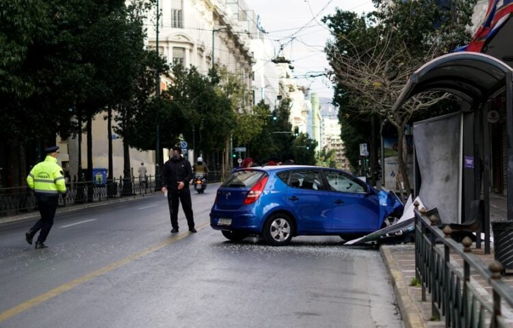 Αυτοκίνητο έπεσε πάνω σε στάση στην οδό Σταδίου, στο κέντρο της Αθήνας (φωτ. αρχείου: EUROKINISSI/Γιώργος Κονταρίνης)