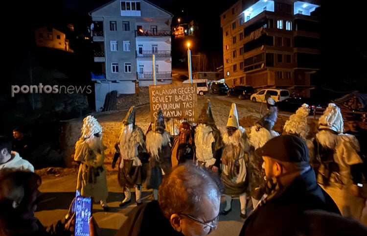 Το πρωτοχρονιάτικο έθιμο των μεταμφιεσμένων που αναβιώνει μέχρι σήμερα στην Τραπεζούντα προέρχεται από την ελληνική παράδοση (φωτ.: PN)