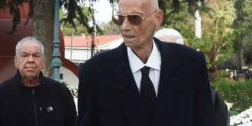 Ο Αντώνης Αντωνιάδης στην κηδεία του Νίκου Σαργκάνη (φωτ.: Eurokinissi/Χρήστος Μπόνης)