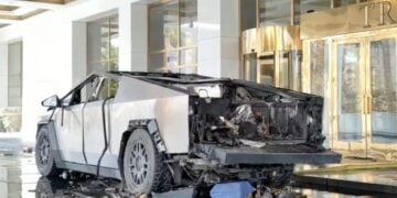 Ότι απέμεινε από το Tesla Cybertruck που εξερράγη έξω από το Trump International Hotel στο Λας Βέγκας (φωτ.: EPA/Las Vegas Metropolitan Police Department)