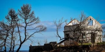 Καμένο σπίτι στο Μάτι (φωτ.: EUROKINISSI/Τατιάνα Μπόλαρη)