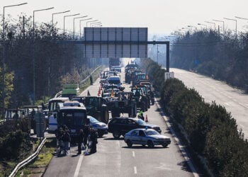 Από την κινητοποίηση των αγροτών στον κόμβο της Γυρτώνης (φωτ.: EUROKINISSI)