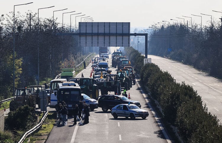 Από την κινητοποίηση των αγροτών στον κόμβο της Γυρτώνης (φωτ.: EUROKINISSI)