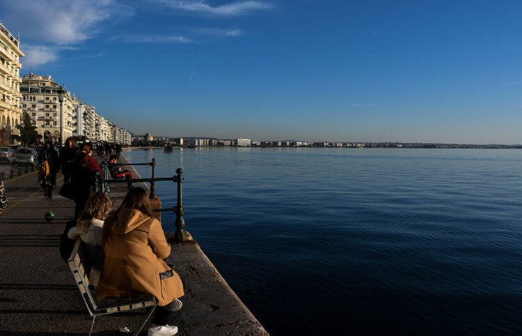 Χειμωνιάτικη μέρα στη Θεσσαλονίκη (φωτ.: EUROKINISSI / Αντώνης Νικολόπουλος)