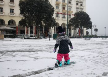 Snowboard στην πλατεία Αριστοτέλους; Γιατί όχι; (φωτ. αρχείου: ΜΟΤΙΟΝΤΕΑΜ/Βασίλης Βερβερίδης)