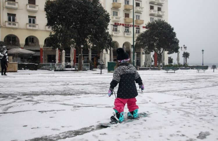 Snowboard στην πλατεία Αριστοτέλους; Γιατί όχι; (φωτ. αρχείου: ΜΟΤΙΟΝΤΕΑΜ/Βασίλης Βερβερίδης)