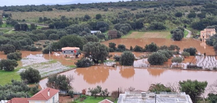 Πλημμύρες στην Κεφαλονιά από την έντονη βροχόπτωση (φωτ.: kefaloniapress.gr)