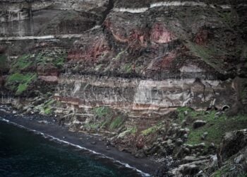 Εικόνα από τη Σαντορίνη (φωτ.: Κώστας Τζούμας/ EUROKINISSI)