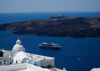 Το ηφαίστειο της Σαντορίνης (φωτ.: EUROKINISSI/Γιώργος Κονταρίνης)