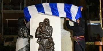 Από τα αποκαλυπτήρια του μνημείου για τη Γενοκτονία του ποντιακού ελληνισμού στην Κω (φωτ.: Facebook / 
Σύλλογος Ποντίων Κω - O Ξενιτέας)