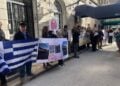 Πλήθος ομογενών συγκεντρώθηκε στο Μανχάταν και την πλατεία Αθήνας στην Αστόρια για να διαμαρτυρηθεί για την τραγωδία των Τεμπών (φωτ.: ΑΠΕ-ΜΠΕ)