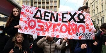 Μαθητές Λυκείου συμμετέχουν σε διαδήλωση για τους νεκρούς των Τεμπών (φωτ.: EUROKINISSI/Τατιάνα Μπόλαρη)