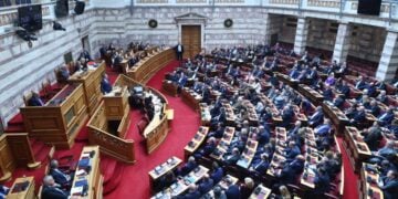 Ο Κυριάκος Μητσοτάκης μιλά στην προ ημερησίας διατάξεως συζήτηση στην Ολομέλεια της Βουλής για τα Τέμπη, Τετάρτη 5 Μαρτίου 2025 (φωτ.: Eurokinissi/Γιάννης Παναγόπουλος)